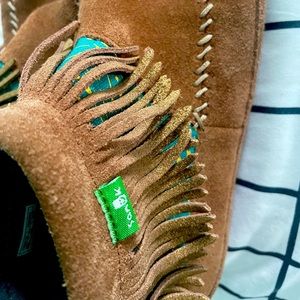 Size 7 brown and blue shoes